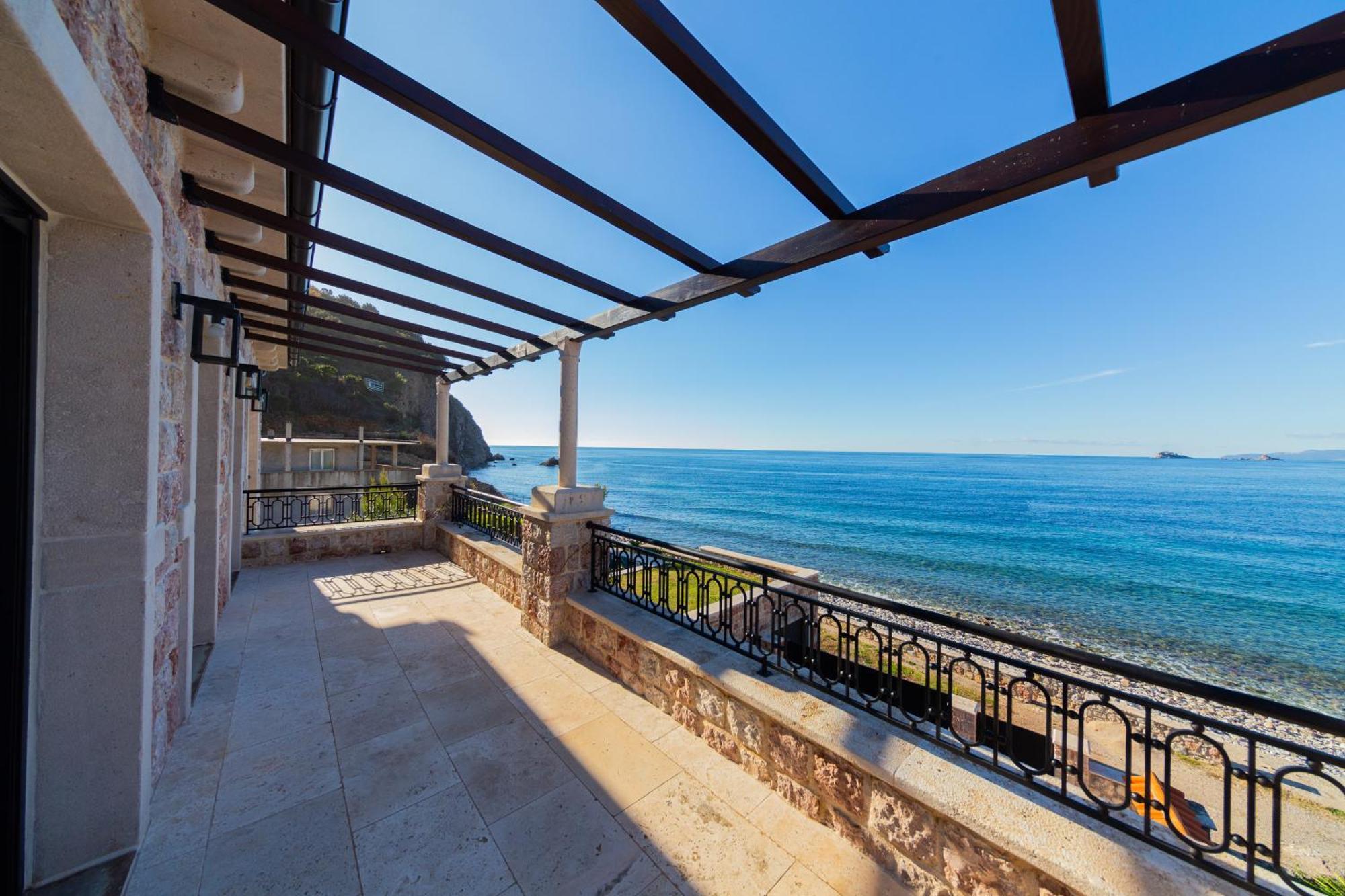 Seaside Shore Villa *